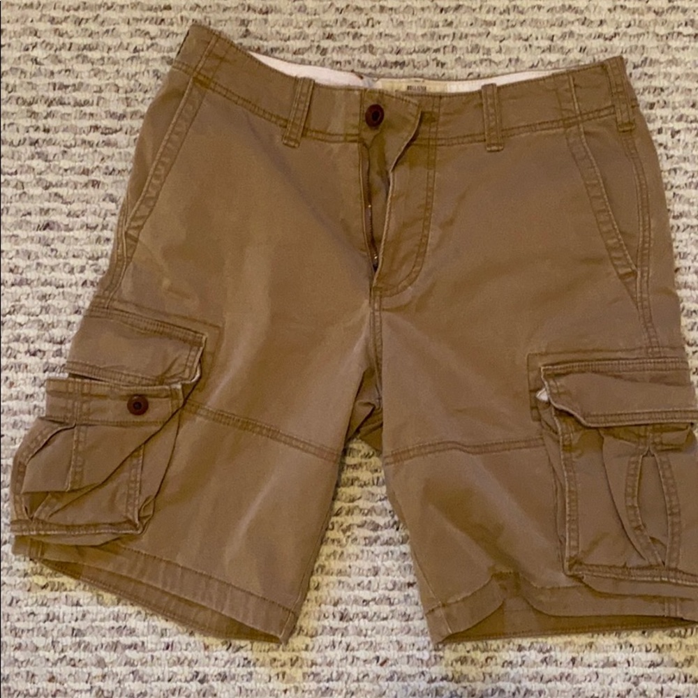 Tan Hollister classic cargo fit shorts size 30